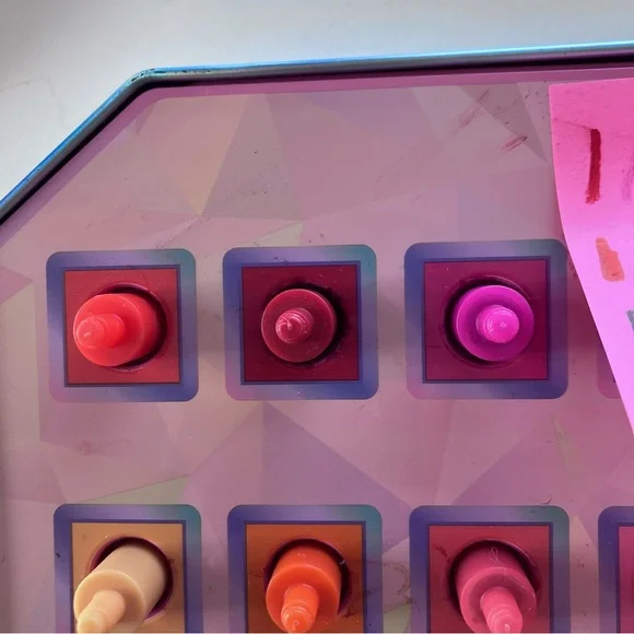 Ink Influencer Click N Color 32 Marker Set Art Kit We Wear Cute TikTok Toy Tin - Picture 9 of 12